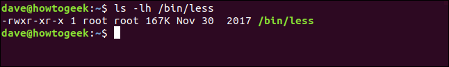 O comando "ls -lh / bin / less" em uma janela de terminal.