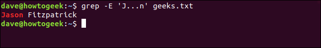 O comando "grep-E 'J ... n' geeks.txt" em uma janela de terminal.