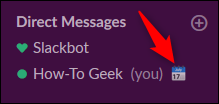 O status "Em reunião" ao lado do nome de uma pessoa no menu da barra lateral "Mensagens diretas" no Slack.