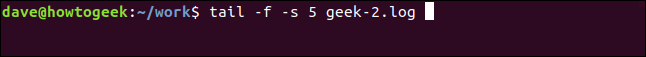 tail -f -s 5 geek-1.log em uma janela de terminal