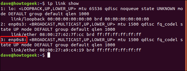 O comando "ip link show" em uma janela de terminal.