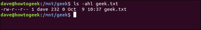 ls -ahl geek.txt em uma janela de terminal