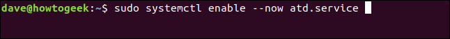 O comando "sudo systemctl enable --now atd.service" em uma janela de terminal.