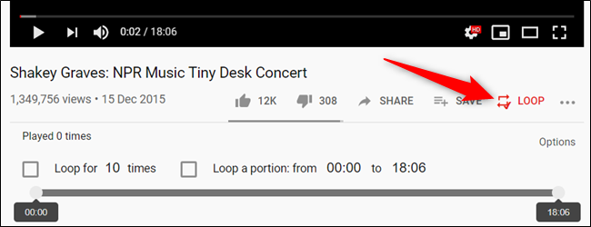 Ao iniciar um vídeo, clique no ícone "Loop", localizado abaixo do player de vídeo.