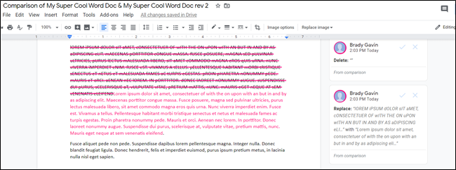 A comparação será aberta em um novo arquivo, mostrando todas as alterações feitas entre cada documento.  Ao lado, cada sugestão aparecerá como um comentário que você pode aceitar ou rejeitar.