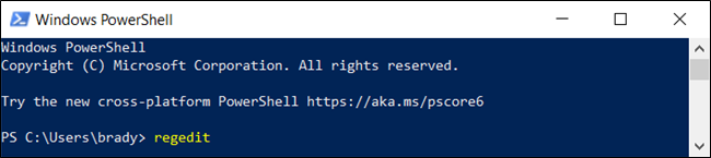 O comando "regedit" em uma janela "Windows PowerShell".