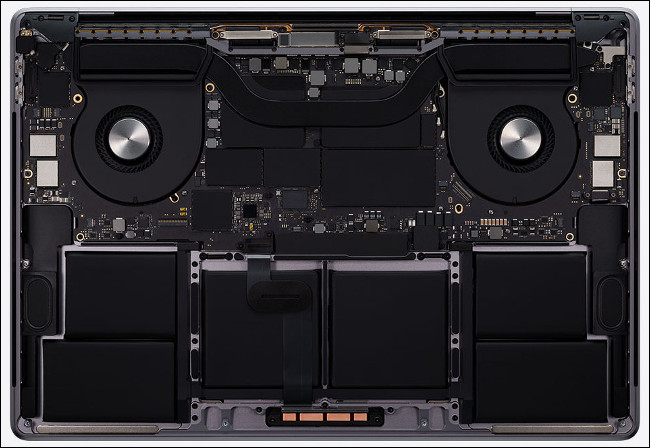 O hardware em um MacBook Pro de 16 polegadas de 2020.