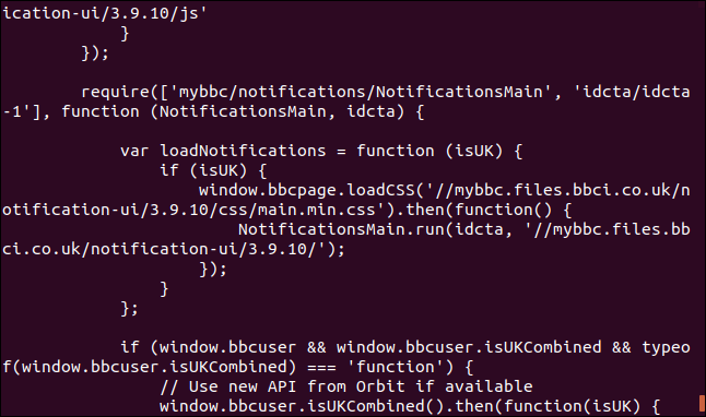 Saída do curl exibindo o código-fonte da página da web em uma janela de terminal