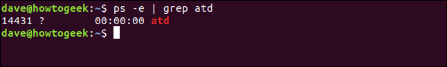 O comando "ps -e | grep atd" em uma janela de terminal.