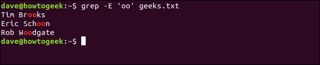 O comando "grep -E 'oo' geeks.txt" em uma janela de terminal.