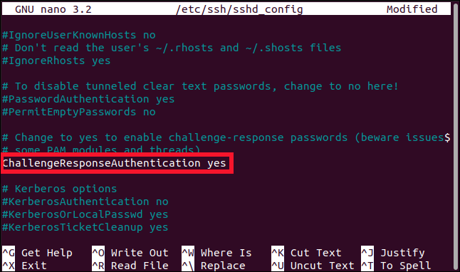 Arquivo sshd_config aberto no editor nano com a linha ChallengeResponseAuthentication destacada, em uma janela de terminal.