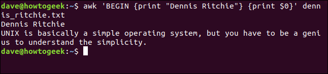 O comando "awk 'BEGIN {print" Dennis Ritchie "} {print $ 0}' dennis_ritchie.txt" em uma janela de terminal.