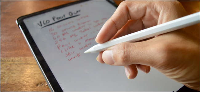 Lápis Apple mostrando lado plano com touchpad de toque duplo