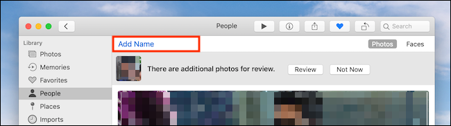 Clique em Adicionar nome no aplicativo Fotos no Mac