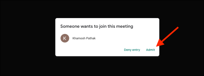 Clique em Admitir para adicionar o usuário à chamada do Google Meet