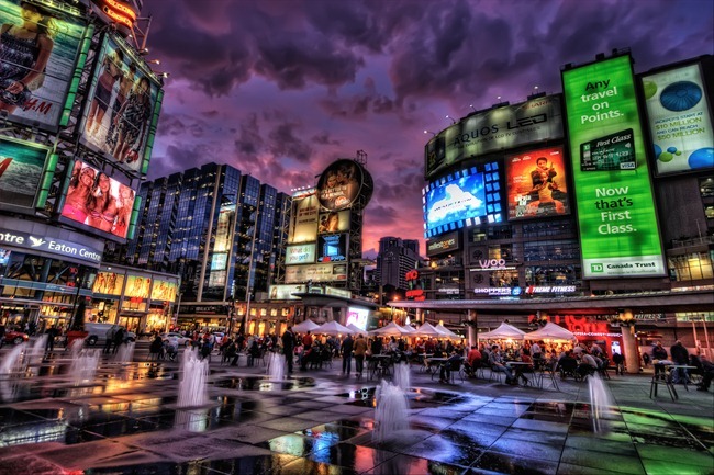 Praça Toronto Yonge-Dundas