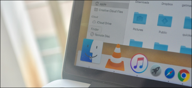 Ícone e aplicativo localizador exibidos em um MacBook Pro