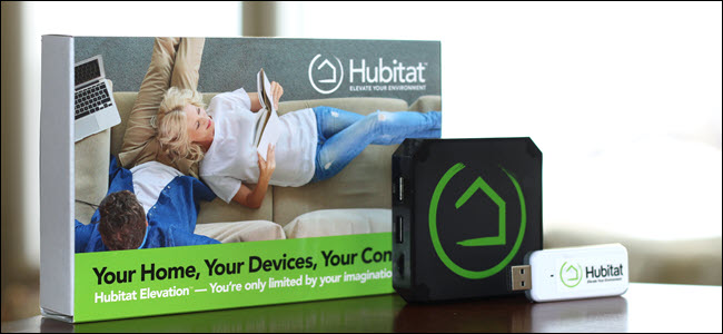 O hub Hubitat, o adaptador z-wave e a caixa.