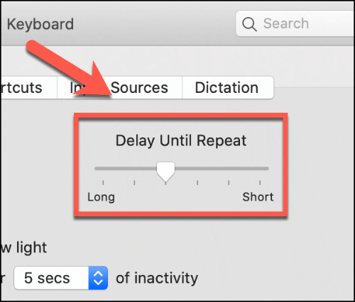 Mova o controle deslizante Atraso até a repetição para cima e para baixo para afetar o atraso de repetição do teclado do Mac