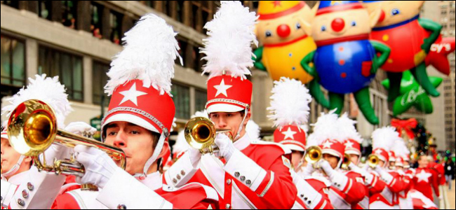 banda do desfile do dia de ação de graças da macy