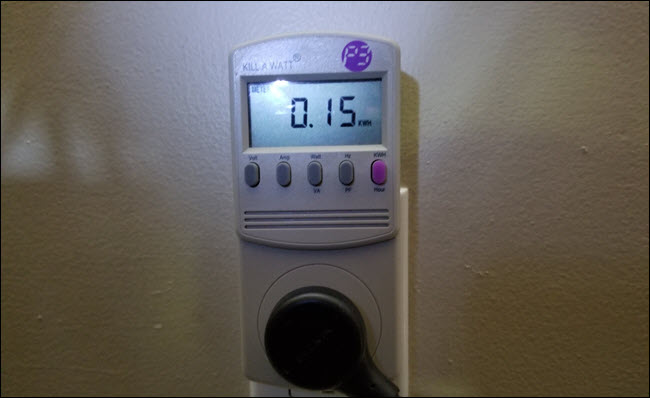 Mate um wattímetro mostrando 0,15 kWh usado.