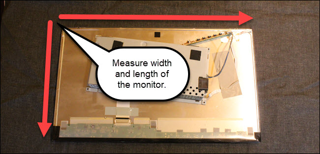 Monitorar com setas mostrando as medidas de comprimento e largura.
