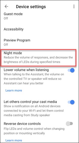 Caixa de diálogo de configurações do dispositivo Google Home com caixa ao redor da opção de modo noturno.