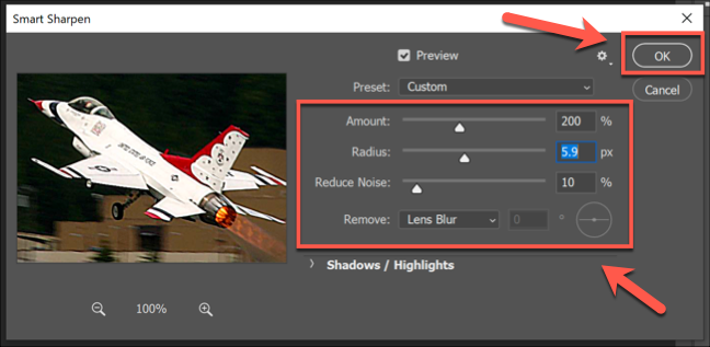 A caixa de opções de filtro Smart Sharpen no Photoshop, com vários controles deslizantes de opção.  Pressione OK para salvar
