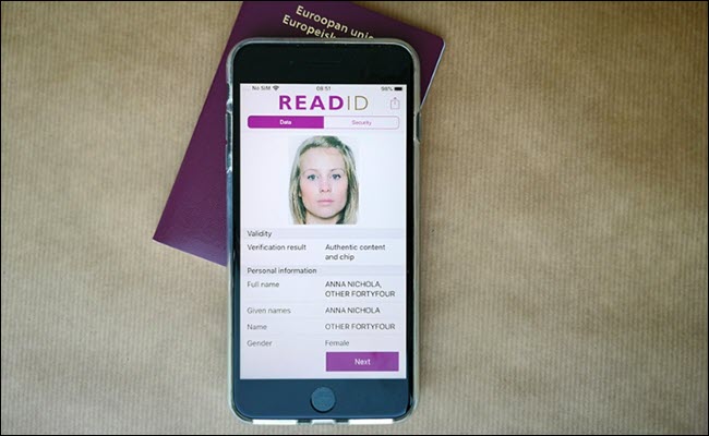Aplicativo ReadID mostrando um passaporte digitalizado no iPhone.