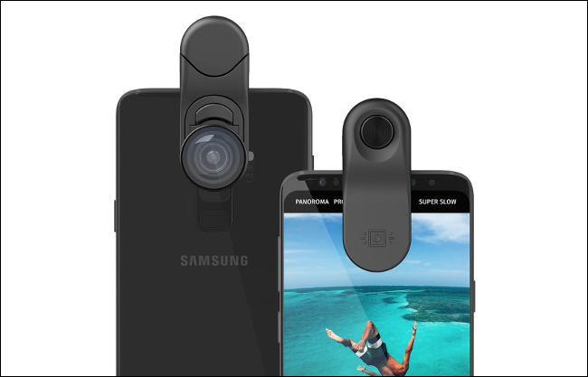 Duas lentes de encaixe Olloclip em smartphones Samsung.