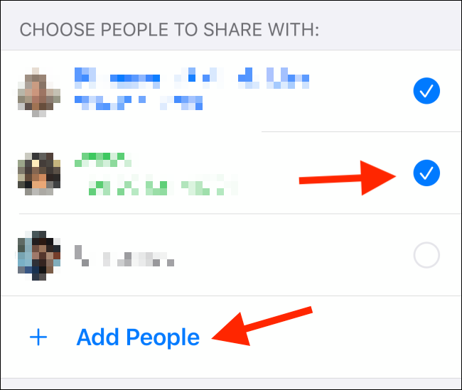 Toque no botão de opção próximo a cada contato;  toque em "Adicionar pessoas" adicione outro contato.