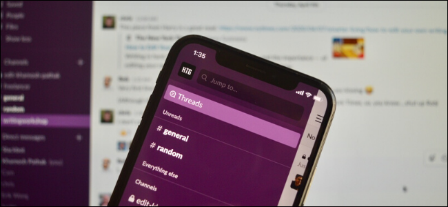 A interface do Slack em um smartphone. 