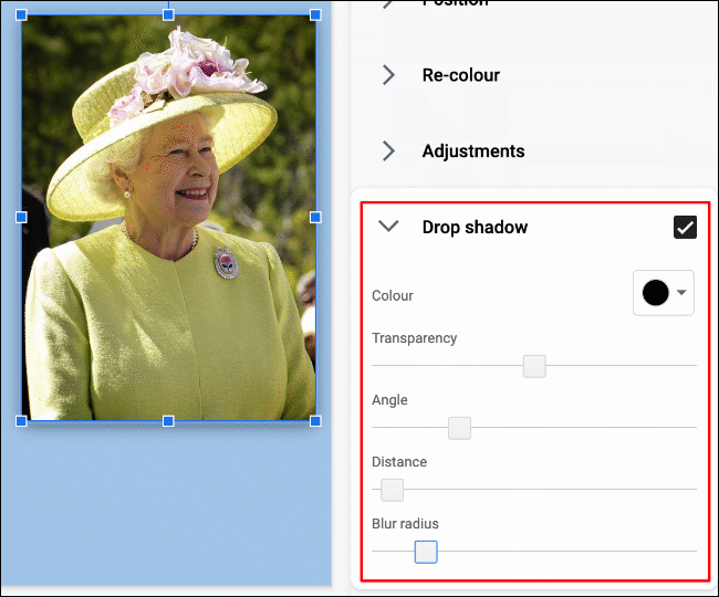Para aplicar uma sombra projetada a uma imagem no Apresentações Google, clique em Formatar> Opções de formato> Sombra projetada