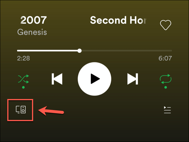 Durante a reprodução no aplicativo móvel Spotify, toque no botão de dispositivos disponíveis.