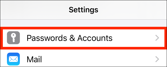 Toque em Senhas e contas no aplicativo Configurações