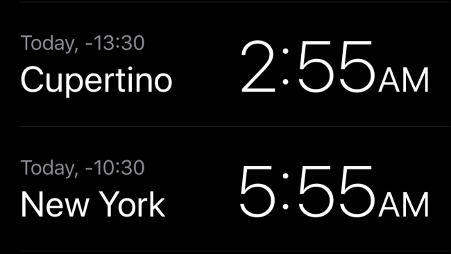 A hora local em Cupertino e Nova York no aplicativo Relógio.