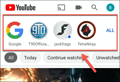 Toque em qualquer um dos ícones de canal na parte superior do menu Inscrições para ver apenas os vídeos postados por esse canal.