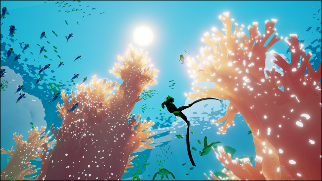 Um mergulhador nadando logo abaixo da superfície do oceano em "Abzû".