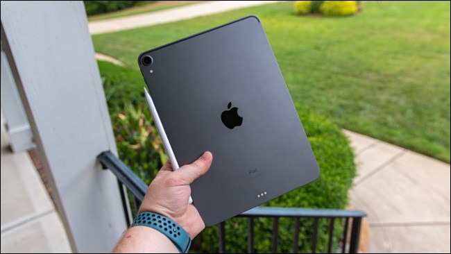 Apple iPad Pro 2018 traseiro externo