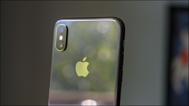 Logotipo traseiro do Apple iPhone XS