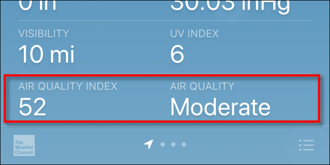 Verificando o Índice de Qualidade do Ar (AQI) em um iPhone com Apple Weather.