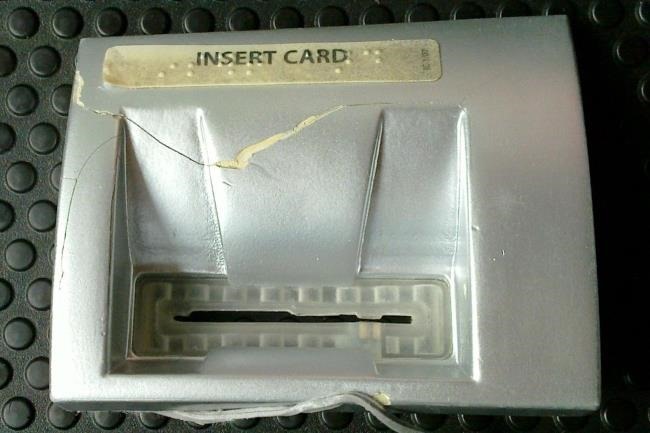 atm-skimmer-card-reader