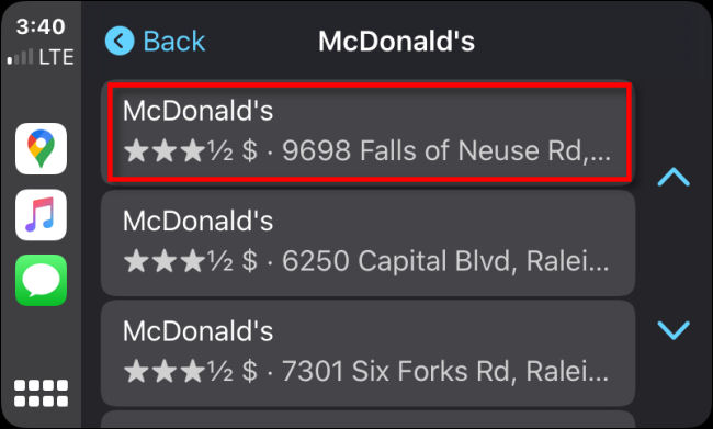 Toque no destino desejado na lista de resultados da pesquisa no Google Maps para CarPlay no iPhone.