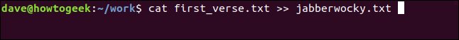 cat first_verse.txt >> jabberwocky.txt em uma janela de terminal