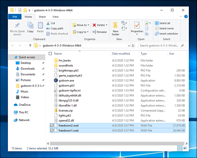 Os arquivos WAD do Freedoom na pasta GZDoom no File Explorer.