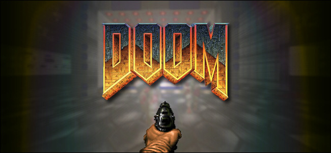 O clássico logotipo "Doom" com uma mão segurando uma arma.