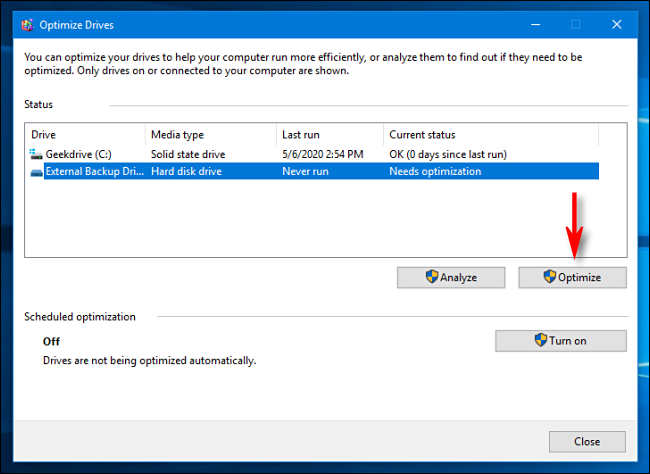 Uma lista de unidades na ferramenta Windows 10 Optimize and Defragment