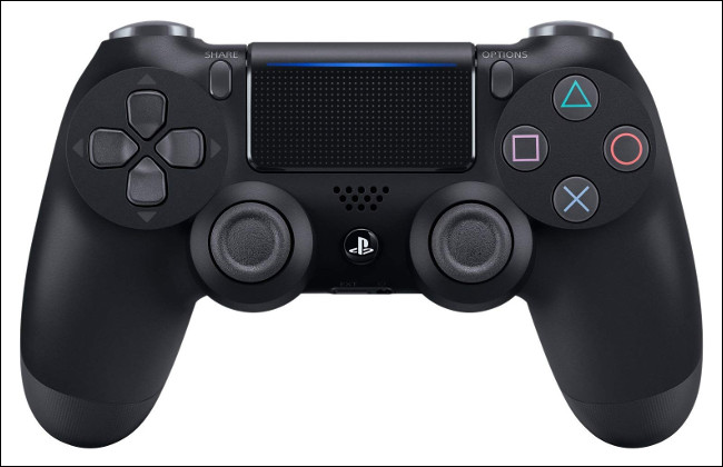 Um controlador Sony DualShock 4.