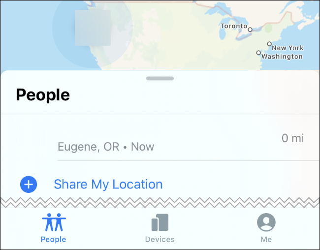 Visualizando a localização de um membro da família no aplicativo Find My.