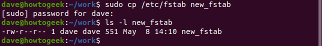 cp / etc / fstab new_fstab em uma janela de terminal